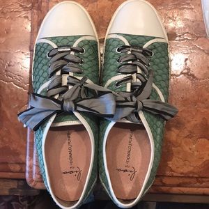 Donald Pliner casual sneakers.